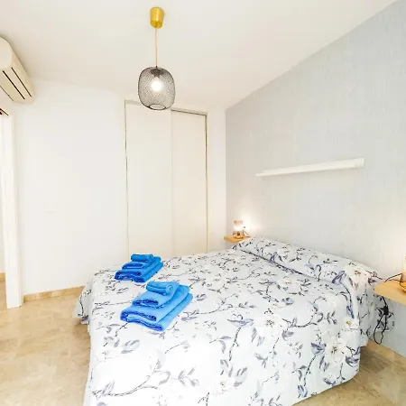 Cubo's Apartamento Parque Feria 1 *
